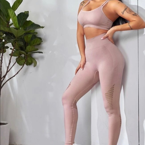 Matching salmon colored workout set - Picture 1 of 1